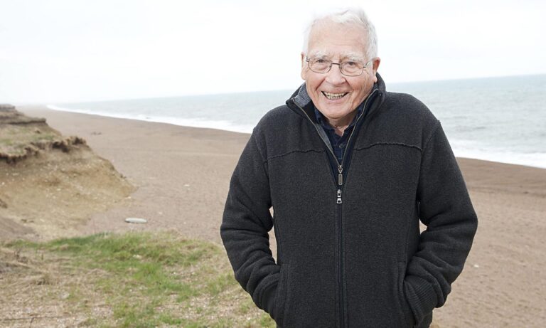 Feliz centenário James Lovelock!  James Lovelock celebra seu centenário e 50 anos da Teoria de Gaia