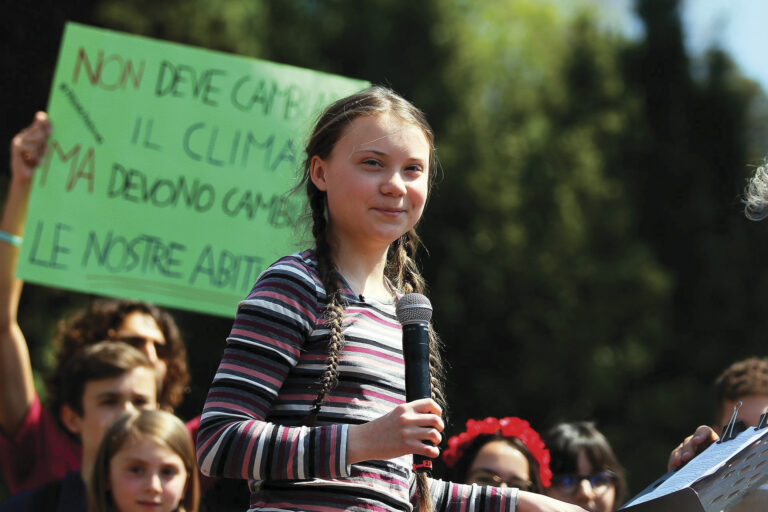 Greta Thunberg irá num barco sustentável para a COP25