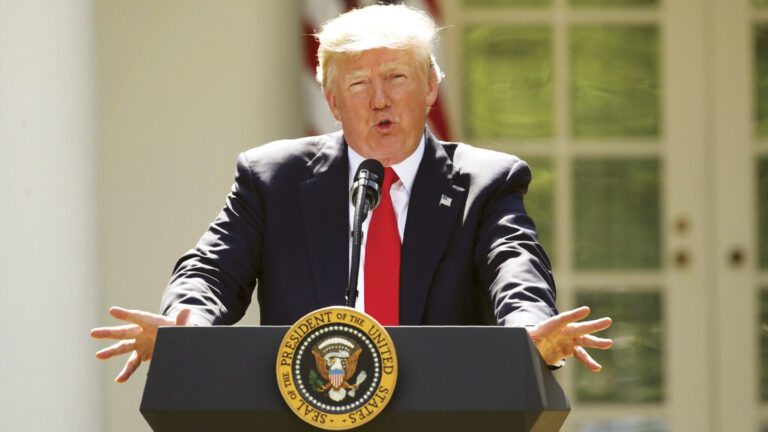 Uma corrida contra o tempo para desfazer os danos causados por Trump