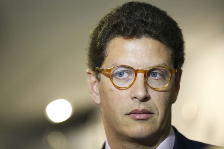 MPF pede afastamento de Salles do MMA por improbidade administrativa