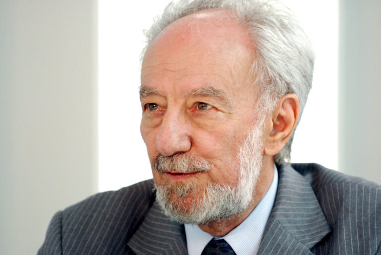 Morre o jornalista Washington Novaes aos 86 anos