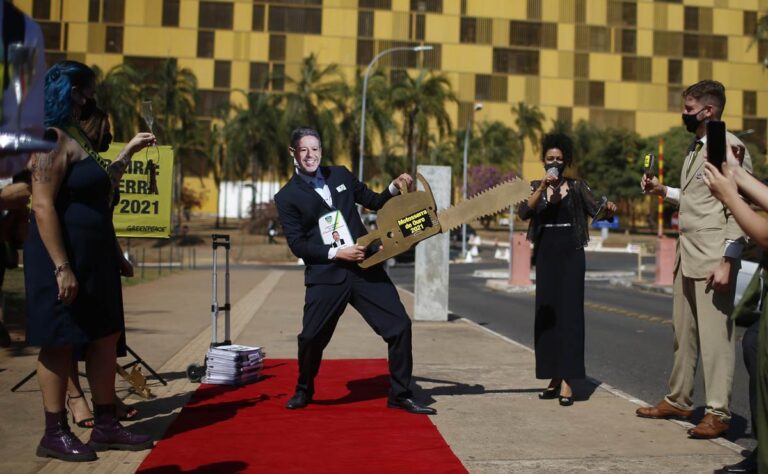 Greenpeace premia Arthur Lira com a Motosserra de Ouro 2021