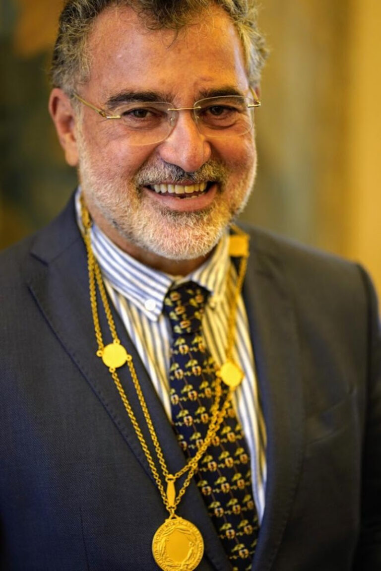 Virgílio Viana recebe insígnia de Papa Francisco e entra para a Academia do Vaticano