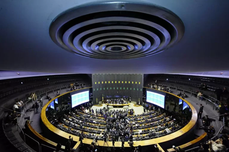 Senado avança na elaboração de lei para Economia Circular do Plástico