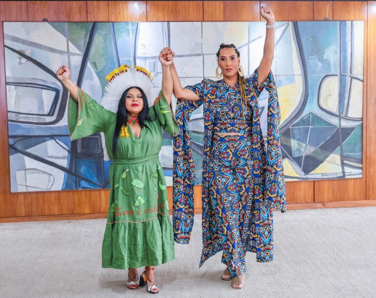 Sonia Guajajara e Anielle Franco assumem ministérios