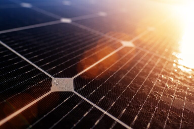 Investimentos em energia solar para empresas e indústrias somam R$ 32 bilhões no País