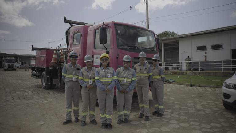 Equipe exclusivamente formada por mulheres vai atuar na construção e manutenção de redes elétricas no estado do Amapá