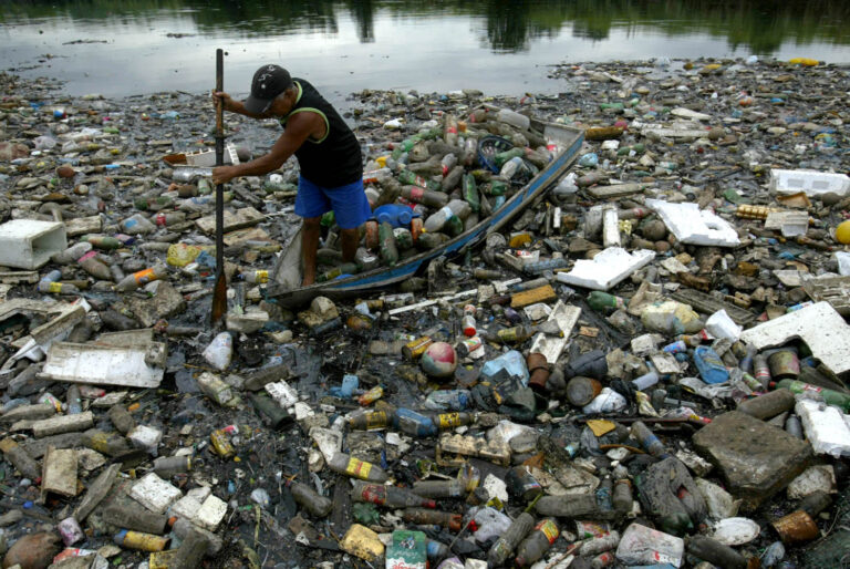 Coalização com mais de 200 empresas pede formalização de tratado global contra a poluição por plástico
