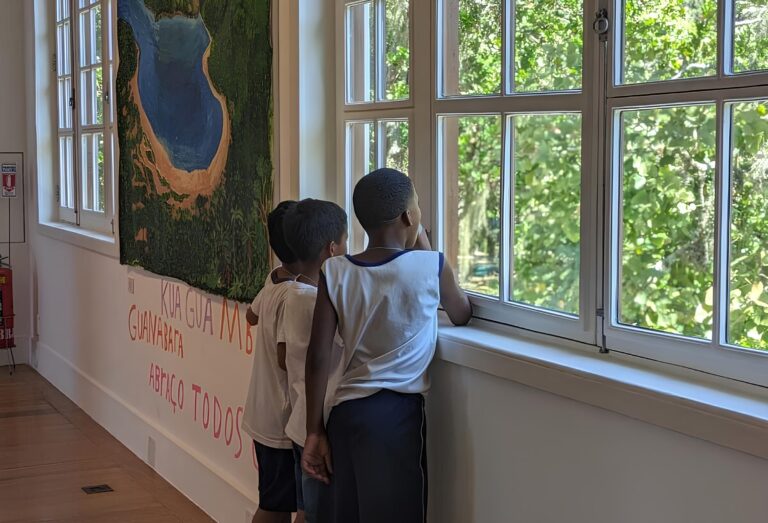 Ciclo de estudos orientado por Ailton Krenak disponibiliza material de estudo para escolas municipais do RJ