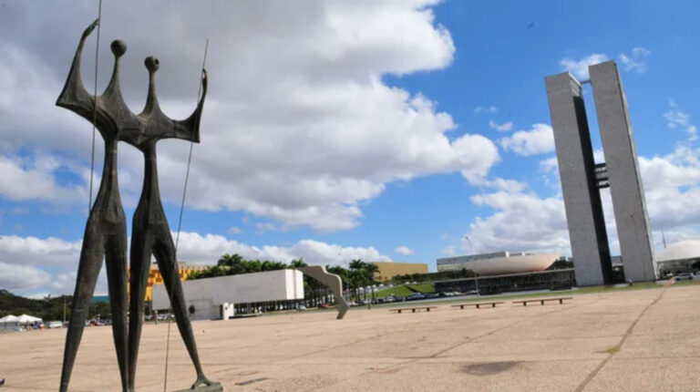 Os três poderes e o Meio Ambiente