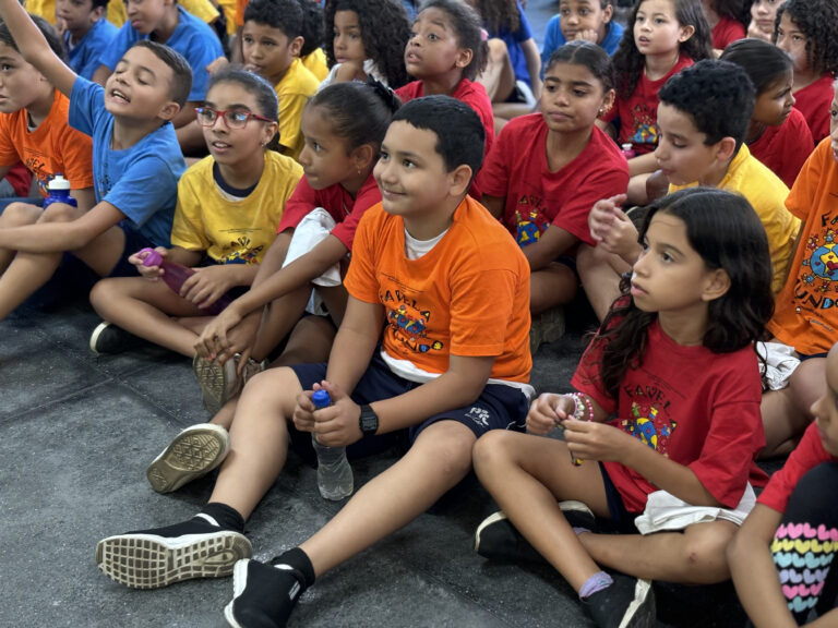 ONG Favela Mundo apresenta peça sobre preservação da Amazônia para crianças no Caju 