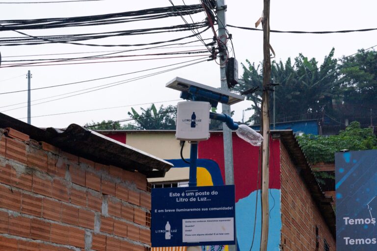 Moradores da Favela dos Sonhos têm economia de R$ 51 mil na conta de energia com usina solar da EDP