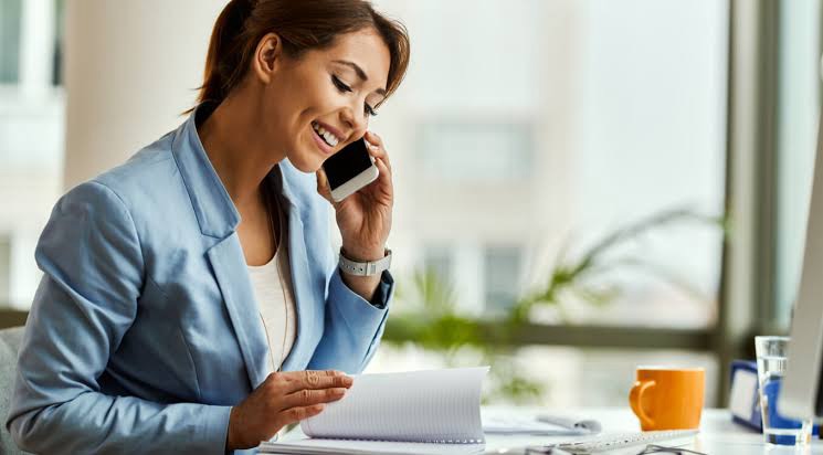 Mesmo com mais escolaridade, mulheres têm renda 24% menor que os homens à frente de um negócio