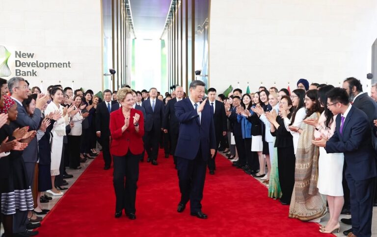 Xi Jinping visita NDB e se reúne com Dilma Rousseff