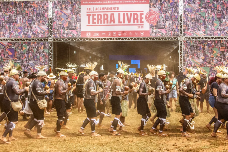 Indígenas denunciam contradições na política ambiental do Brasil às vésperas da COP30 