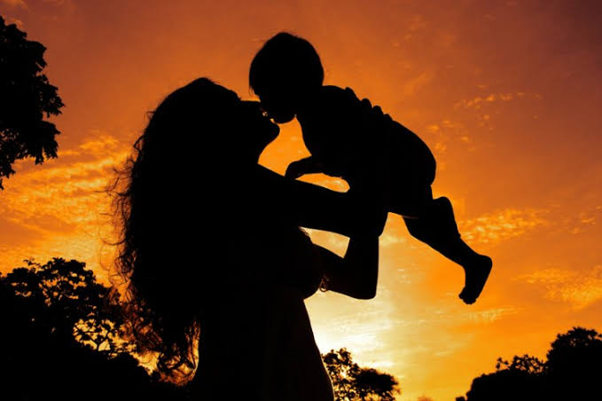 Saneamento precário faz mães perderem horas de descanso, lazer e oportunidades