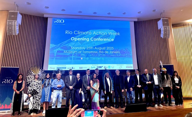 Coordenadora de Infraestrutura Comunitária do Projeto Saúde e Alegria recebe reconhecimento em premiação nacional de energia