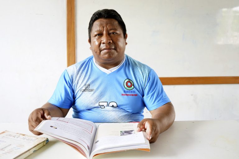 Pesquisador indígena do AM é condecorado por sua luta em defesa da educação e integração de saberes ancestrais e ciência