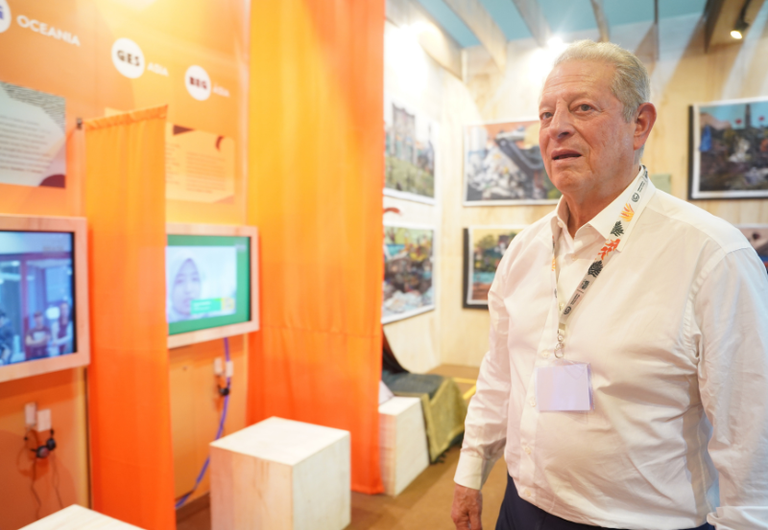 Al Gore em visita ao Pavilhão do Balanço Ético Global na COP30 - Foto Rogério Cassimiro MMA