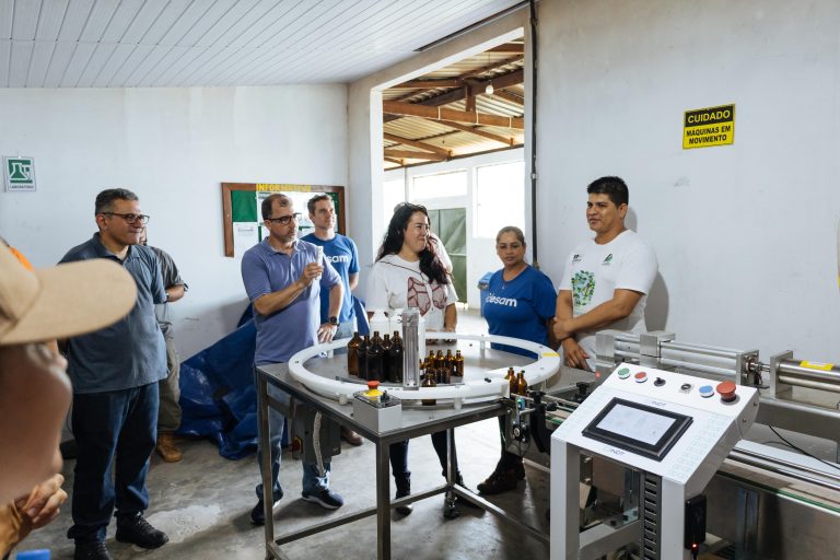 Tecnologia amplia produção sustentável de óleos essenciais e transforma realidade de comunidade no Amazonas